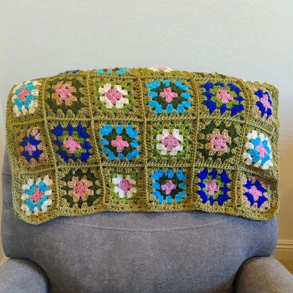 New Crochet Granny Square Blanket - Picture 1 of 4